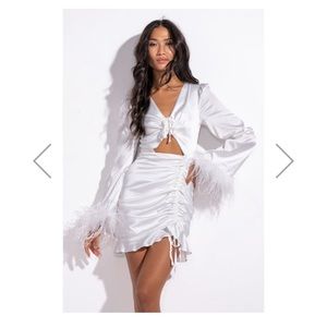 AKIRA WHITE FEATHER SLEEVE BRIDAL DRESS